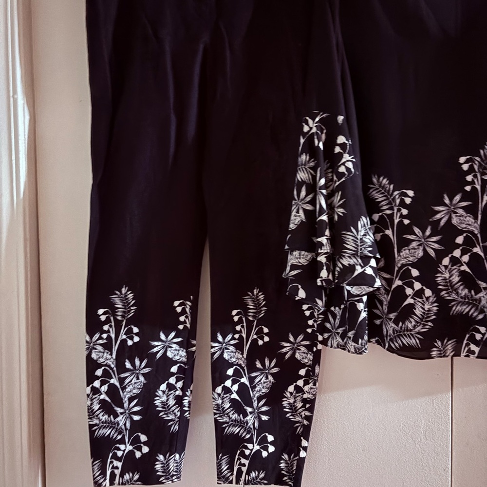 Black and White Floral Women's Jumpsuit - Picture 11 of 12